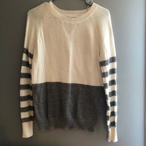 Cozy White&Grey Knitted Crew Neck Sweater! SIZE M